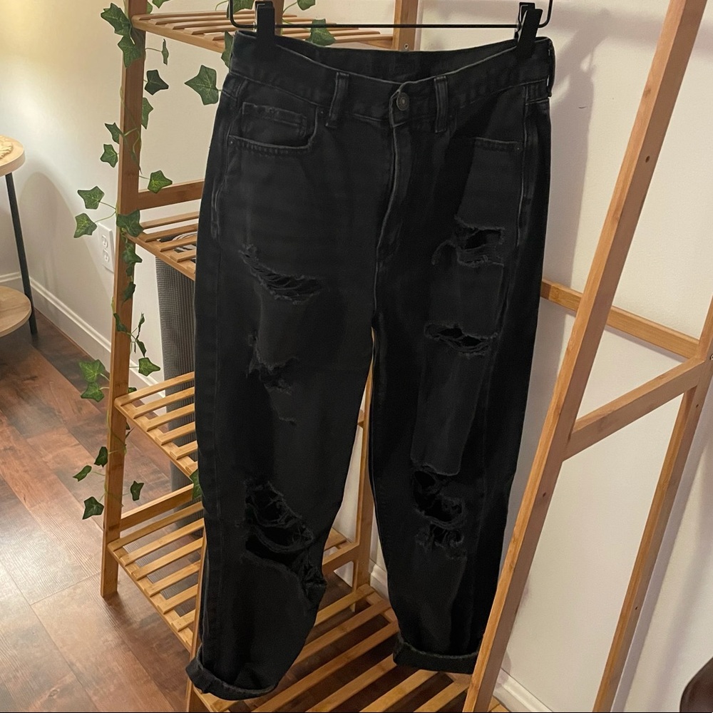 AE Relaxed Mom Jean